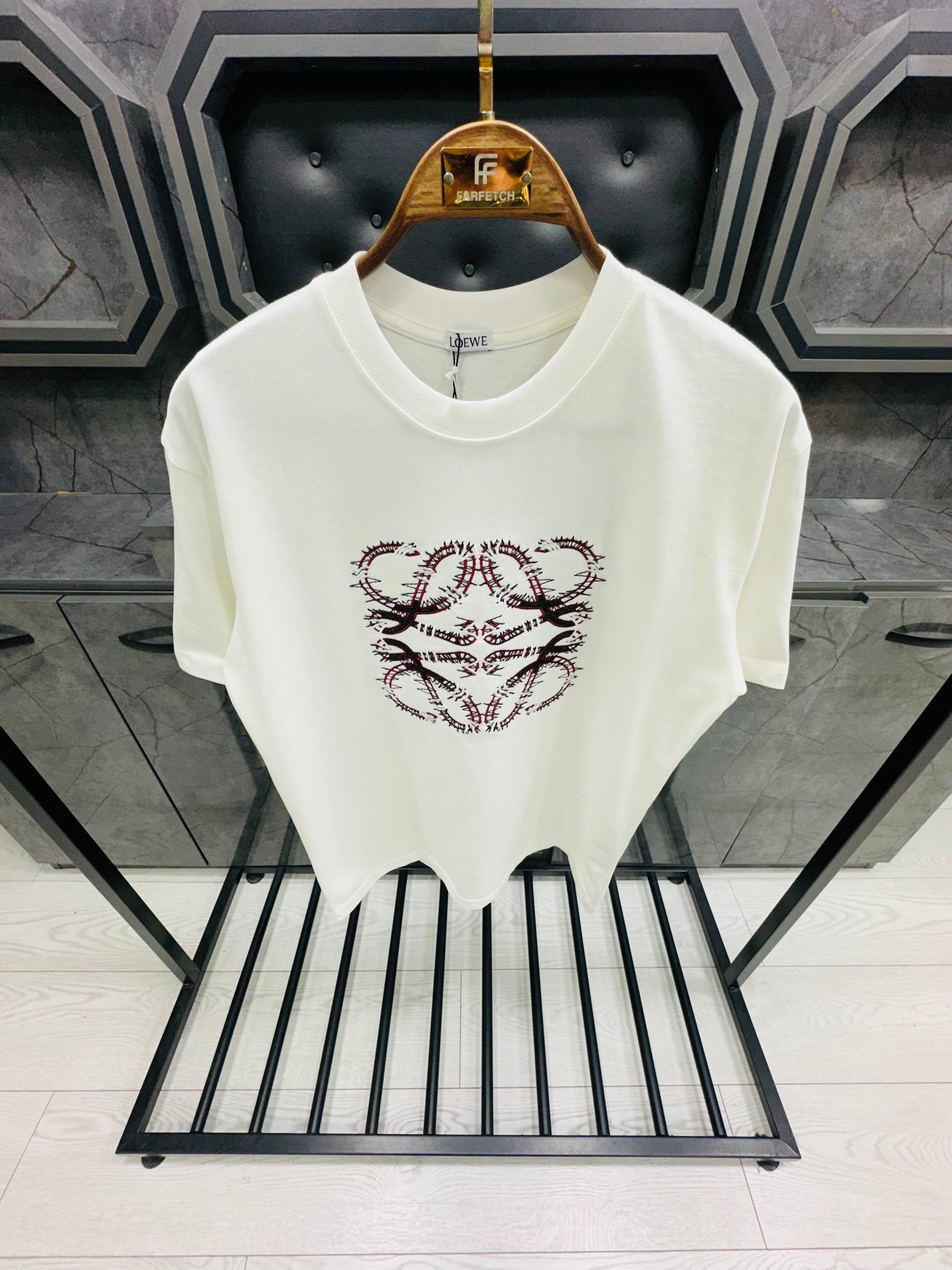 205FB040-9AC9-4CC6-8505-87A26DF5183D Loewe - LW006 - Image 1