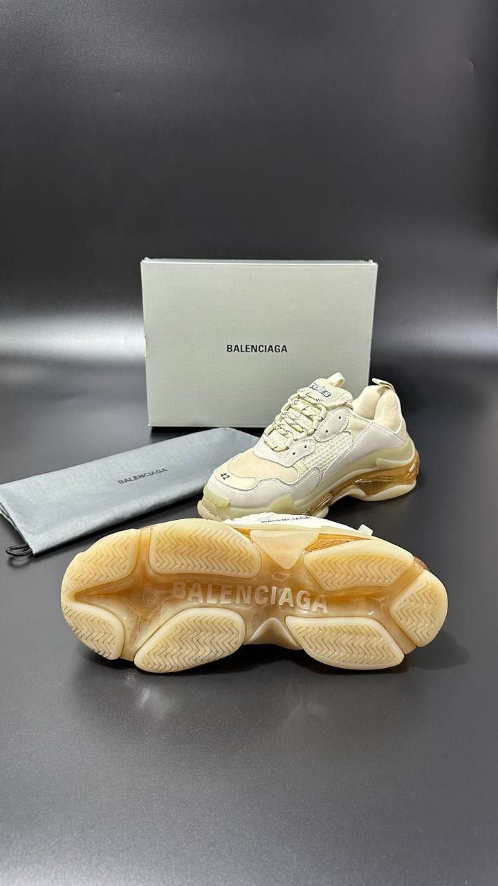 35F81009-7BFB-4F2E-B88A-30D963F08BC7 Balenciaga Triple S Sneakers Beige Clear Sole - Image 1