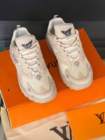 Louis Vuitton Sneaker Beige - Image 3