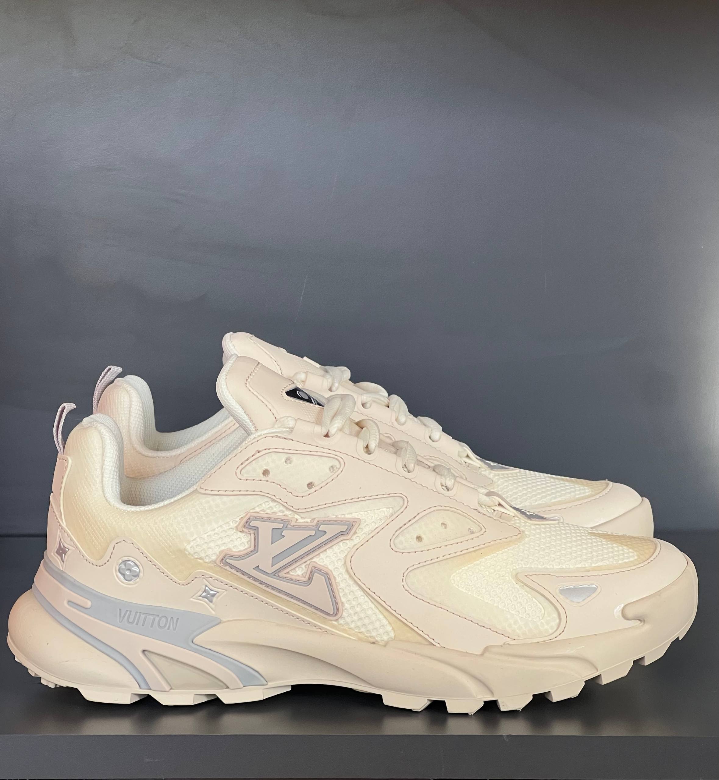 6C4C94ED-1C34-45A3-8DD2-CBD82CA6BFFC Louis Vuitton Sneaker Beige - Image 1
