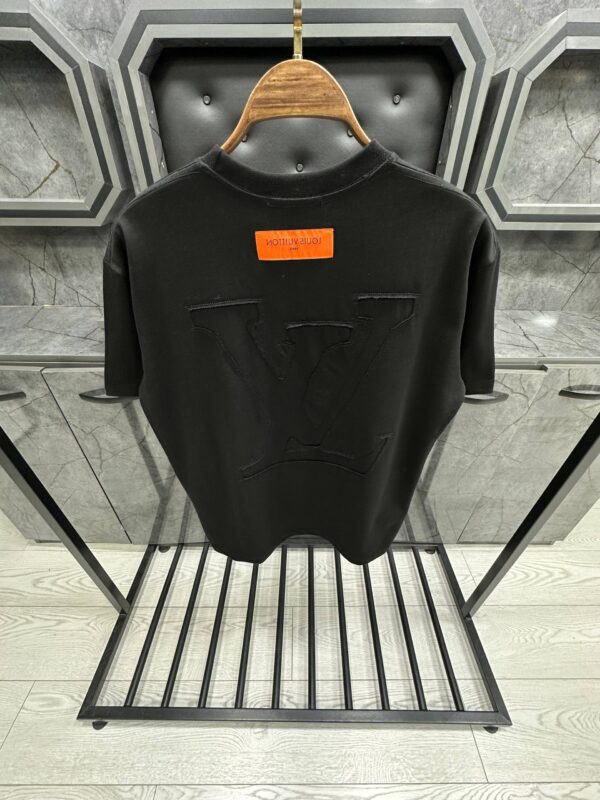 Louis Vuitton - LV090
