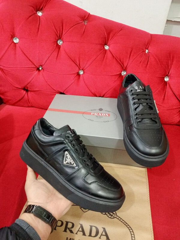 Prada logo