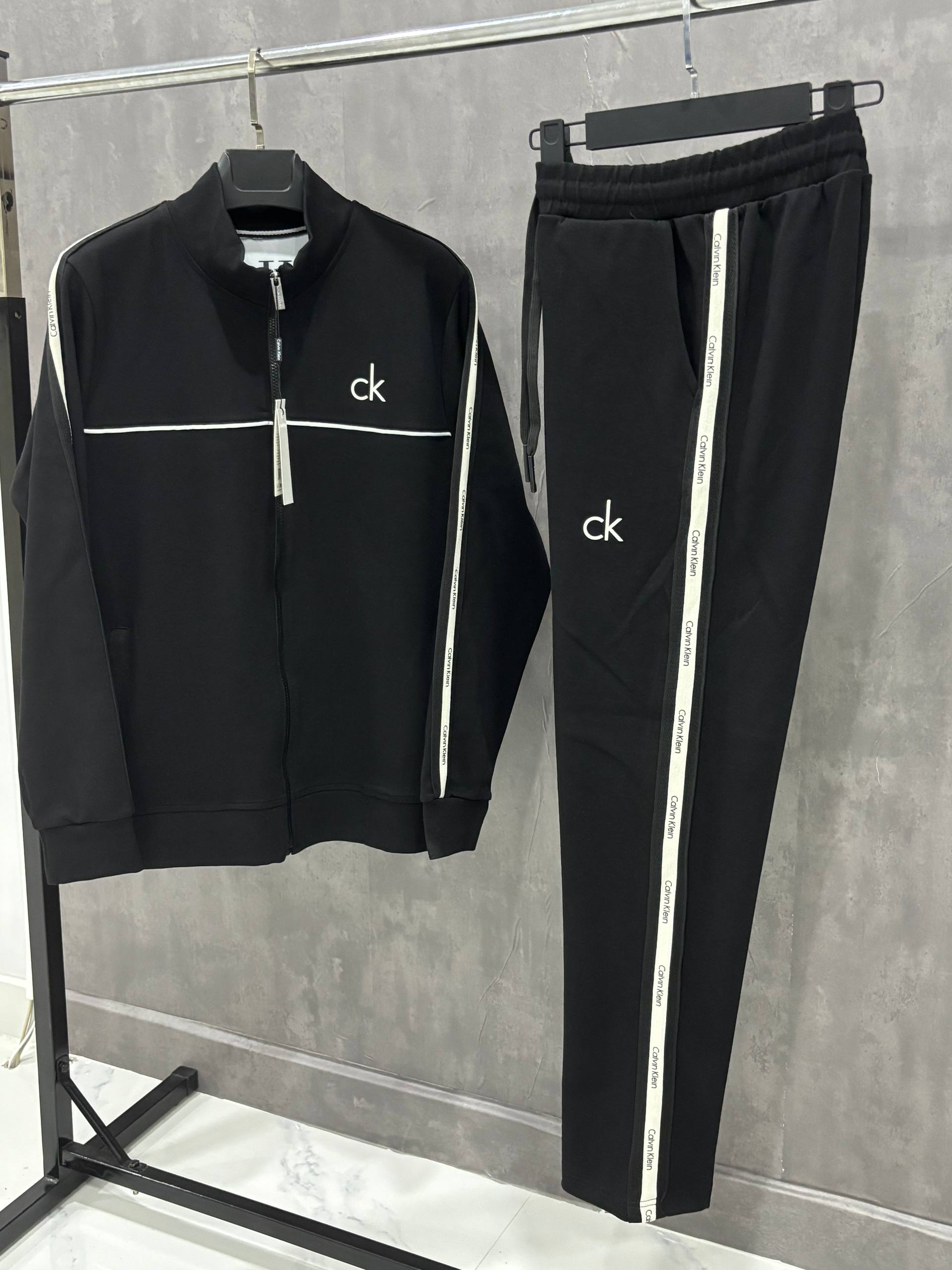 919A760F-C4FB-48B8-87E3-854C54E31E09 Σετ ζακέτα φόρμα Calvin Klein - 9902 - Image 1